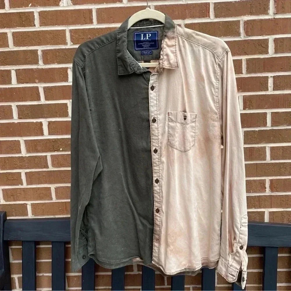 🌟Bleached🌟 Louis Philippe green button front with wolf graphic-Size Large - Picture 4 of 5